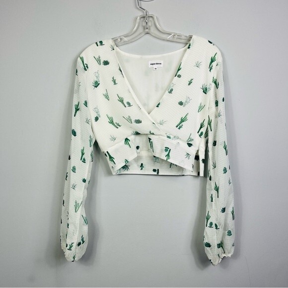 Superdown Revolve Cheyenne Crop Faux Wrap Surplus Top in White Cactus Print XS - Picture 7 of 16
